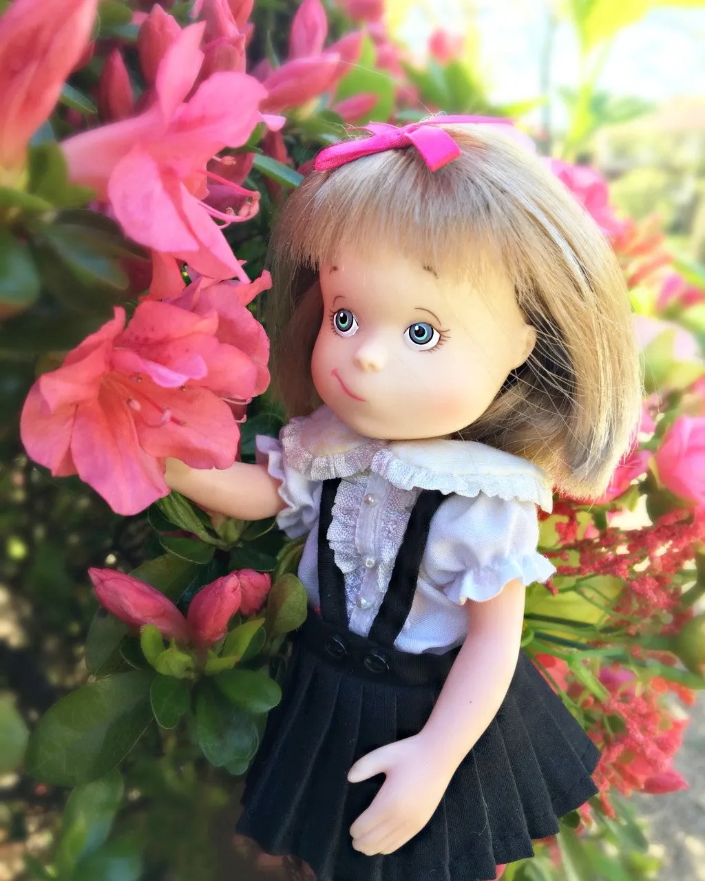 Eloise Poseable Doll with Skipperdee and Purse Yottoy