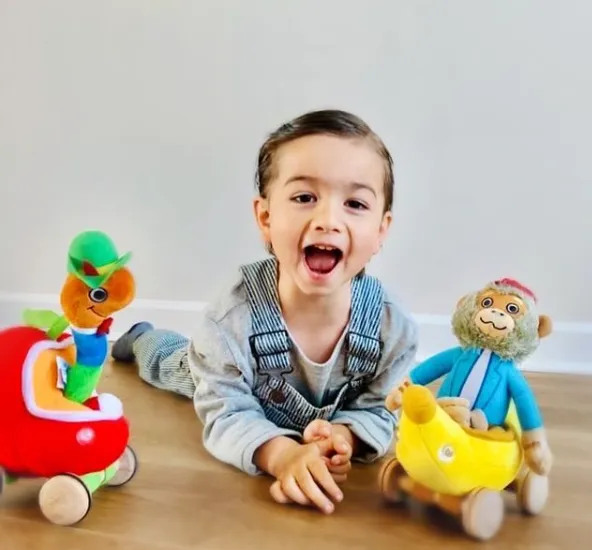 Lowly Worm Soft Toy with Applecar Yottoy