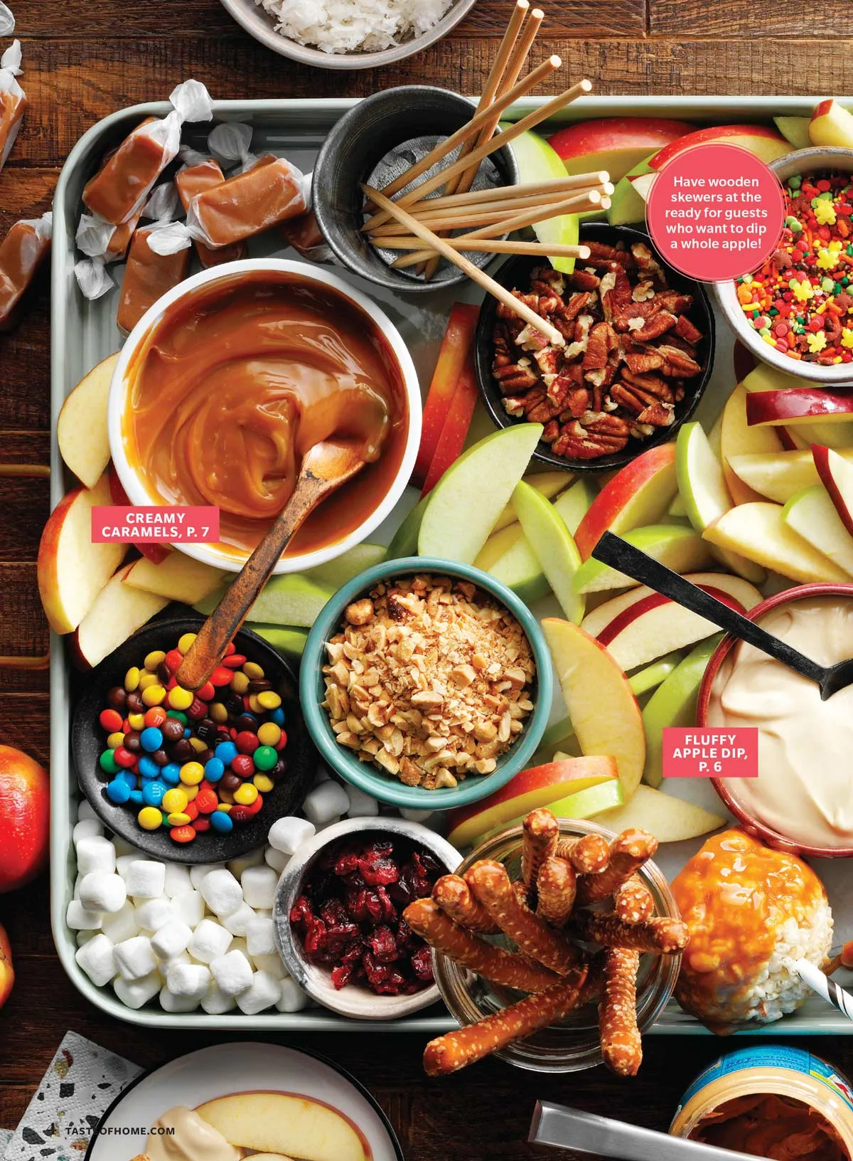 Taste Of Home - Fall Recipes: 105 Quick & Easy Comfort Foods, Game-Day Snacks, Make-Ahead Casseroles, Slow Cooked Staples, Caramel Apples, Oven-Fresh Breads, Cozy Soups, Sandwiches, Mains & More!
